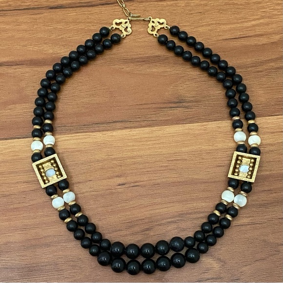 Vintage Signed 1928 2-Strands Black Beads & Cat’s Eye Necklace - Picture 6 of 15